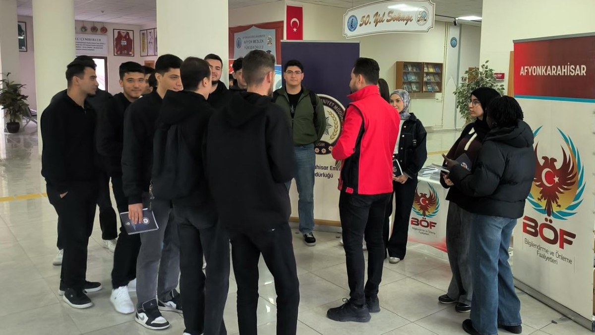 Üniversitelerde Öğrencilere “El Ele Güvenli Geleceğe” Bilgilendirmesi