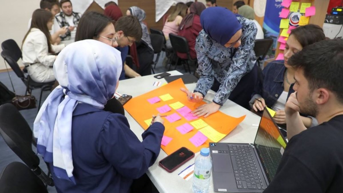 AFSÜ Eczacılık Fakültesi Selçuk Ecza Gençlik Buluşmalarına Ev Sahipliği Yaptı