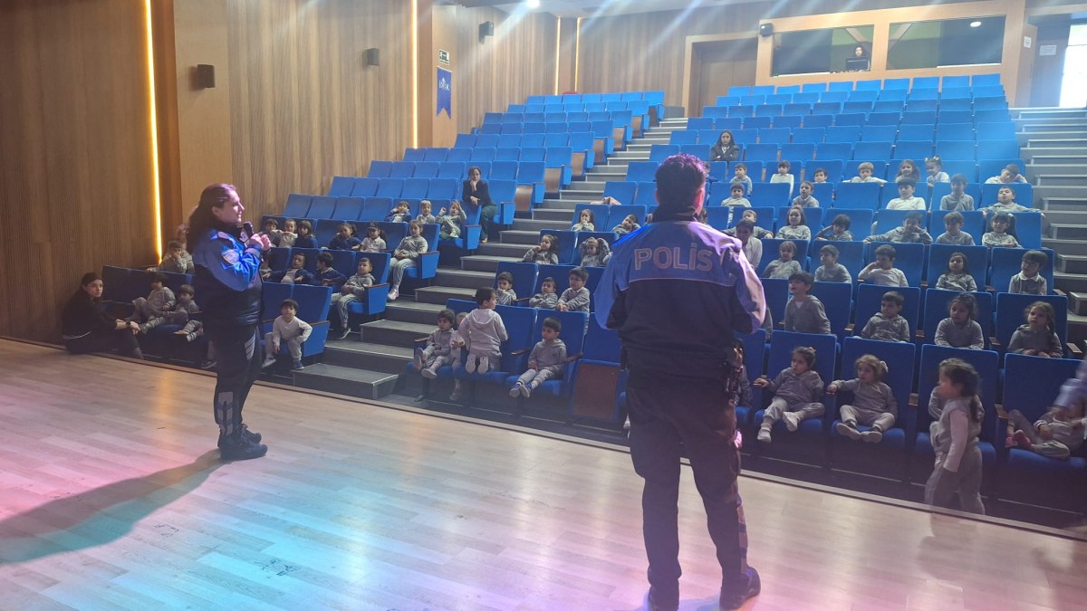 Afyonkarahisar’da miniklere polislik tanıtımı ve güvenlik eğitimi
