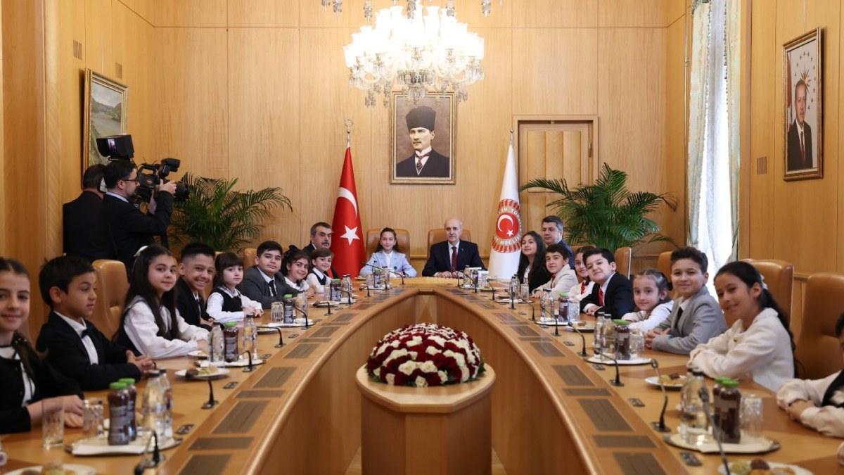 TBMM Başkanı Kurtulmuş, 23 Nisan Kapsamında Bakan Tekin Ve Çocuklarla Bir Araya Geldi