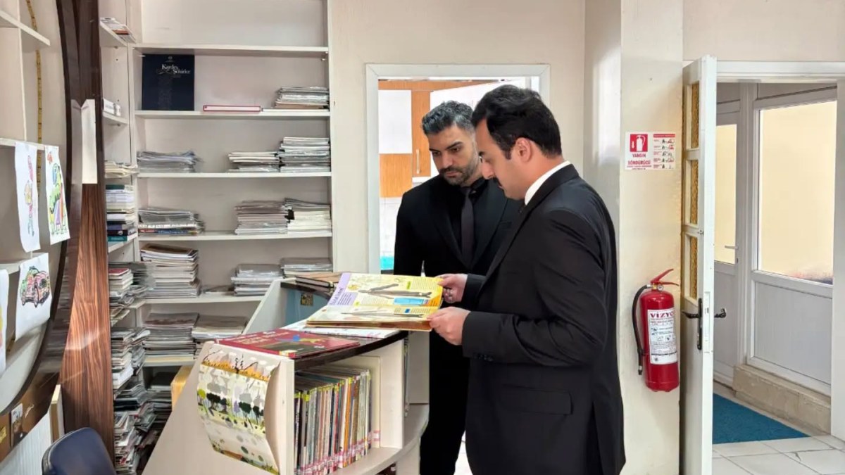 Kaymakam Miroğlu, Sinanpaşa Kütüphanesi’ni Ziyaret Etti