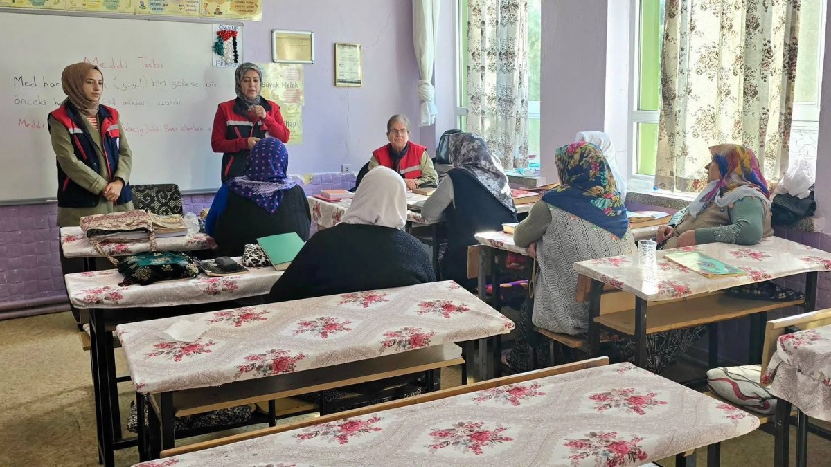Kadın Çiftçilere Süt Hijyeni Ve Tarım Sigortası Eğitimi