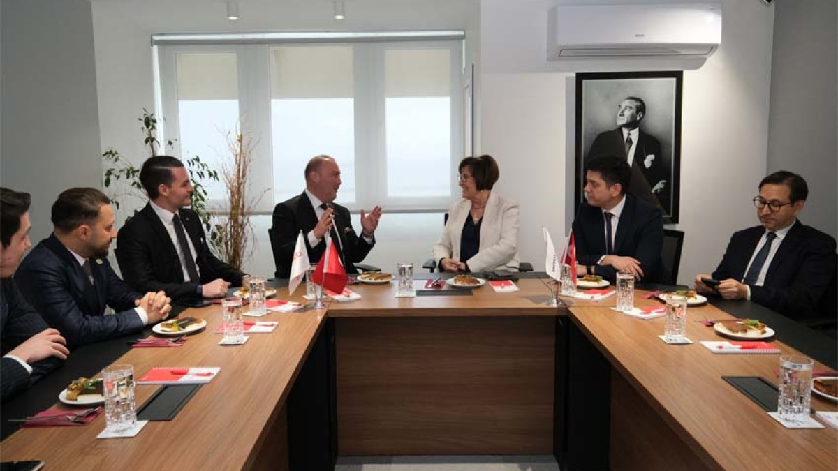 İzmir’de Ortak Akıl, Dönüşüm ve Bölgesel Güç Birliği Vurgusu