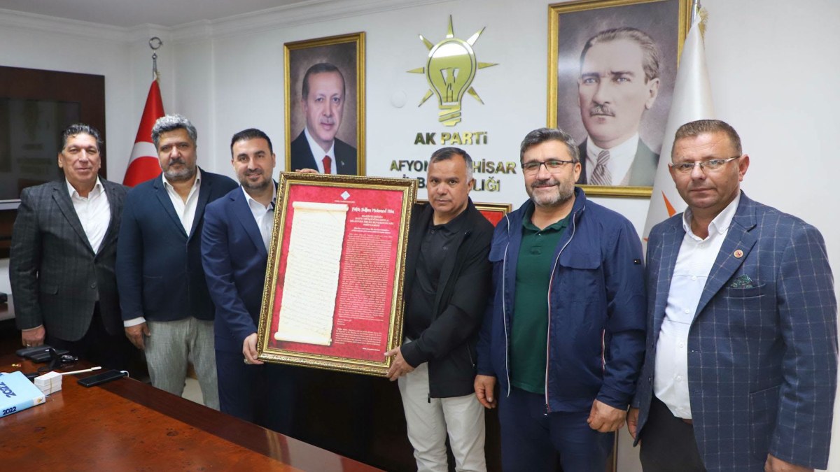 Hocalar Teşkilatından Özgür Kavak’a Hayırlı Olsun Ziyareti
