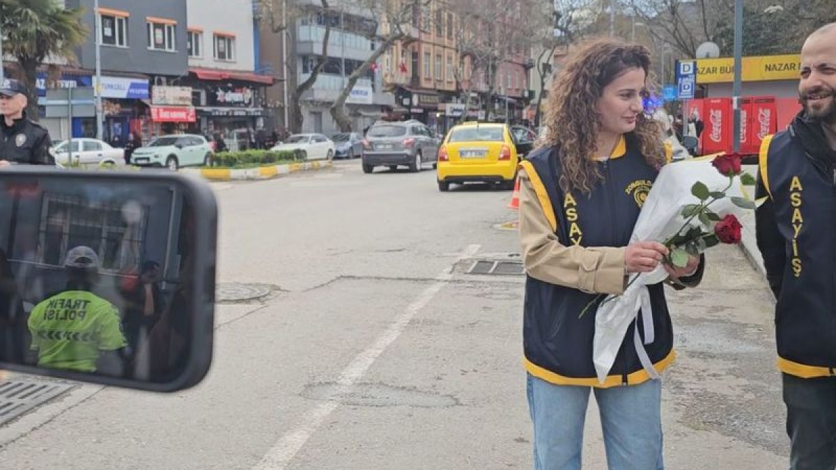 Gazeteciler, Asayiş Uygulaması Yapan Polislerin, Polis Haftası'nı Tatlı İkram Ederek Kutladı