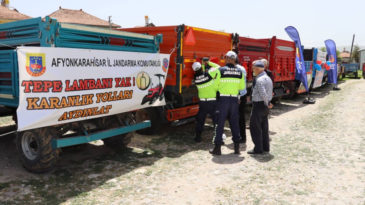 Jandarmadan Çiftçilere “Reflektör Tak Görünür Ol” Eğitimi