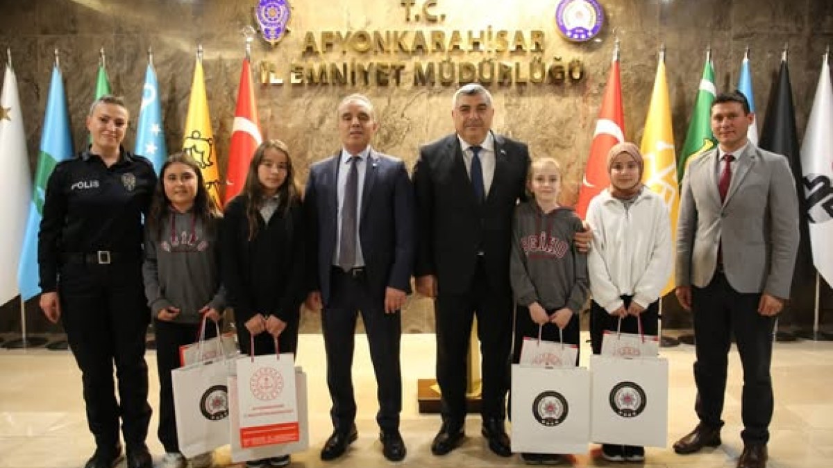 Küçük Yüreklerden Büyük Vefa: Öğrenciler Ödüllendirildi