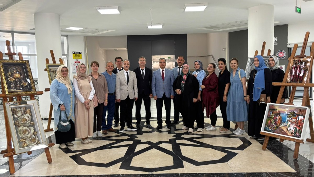 İl Müdürü Altınkaynak, Emeğin Sanatla Buluştuğu Rölyef Sergisini Ziyaret Etti