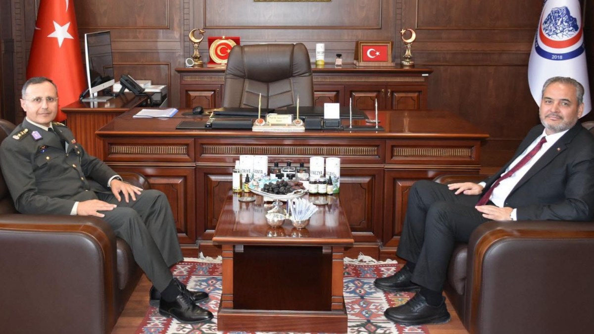 Albay Ata Tınas’tan Rektör Aslan’a Ziyaret