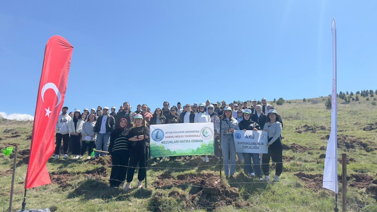 Sandıklı’da “Geleceğe Nefes: Bir Mezun Bir Fidan” Etkinliği Gerçekleştirildi