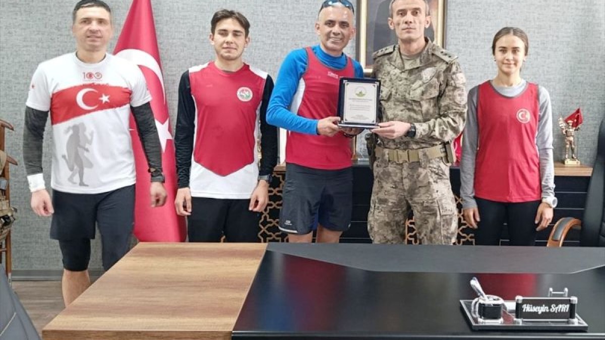 Maratoncular, Polis Haftası Dolayısıyla Özel Harekat Şube Müdürlüğü'ne 6 km Koştu