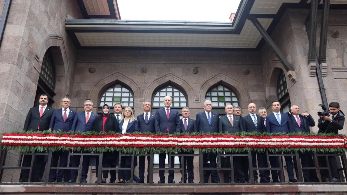 AK Partili Yurdunuseven, Divan Üyesi Olarak 23 Nisan Törenlerine Katıldı