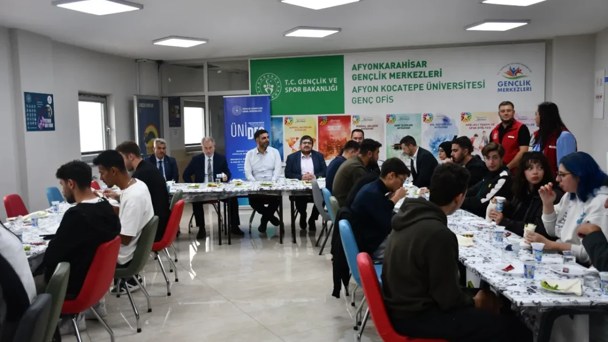 Afyonkarahisar’da ÜNİDES 7. Dönem Tanıtım Toplantısı! 150 Genç Bir Araya Geldi