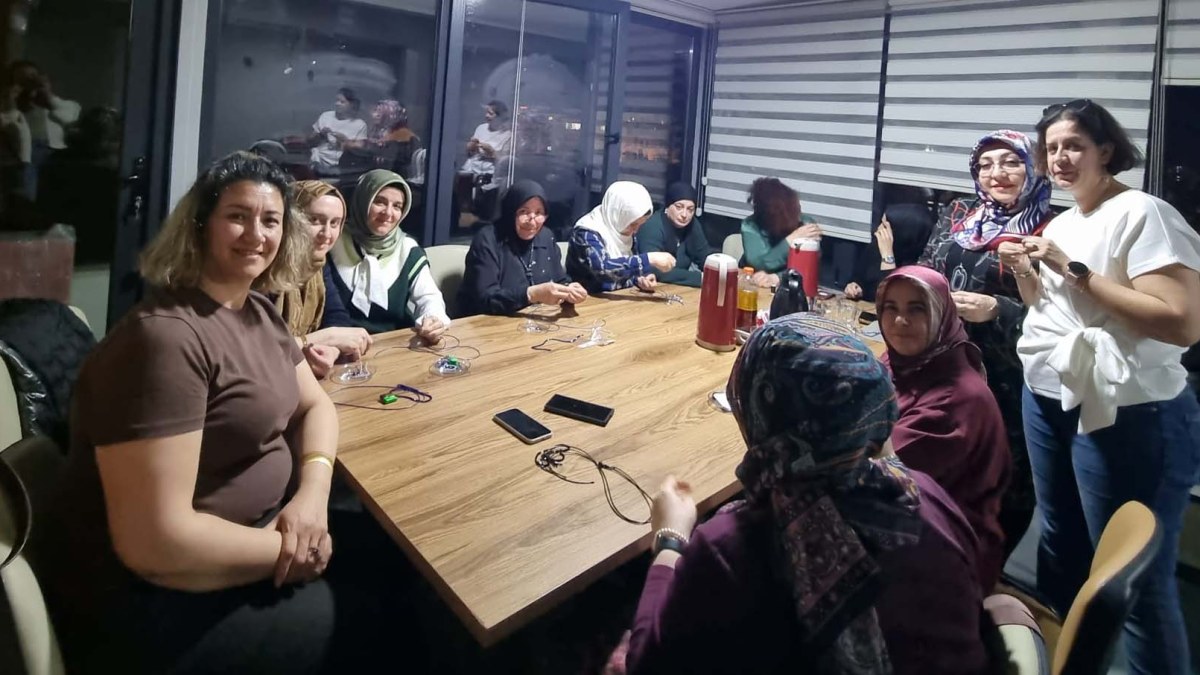 Kadınlar Takı Tasarımı Atölyesinde Bir Araya Geldi