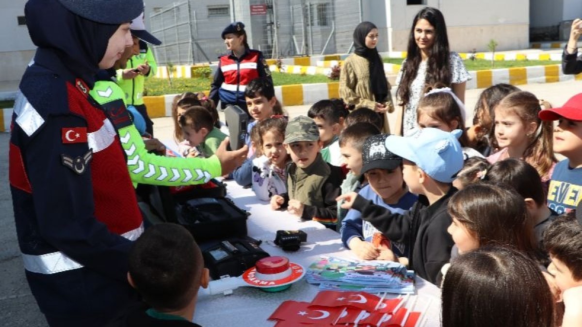 Anaokulu Öğrencilerinden İl Jandarma Komutanlığına Ziyaret