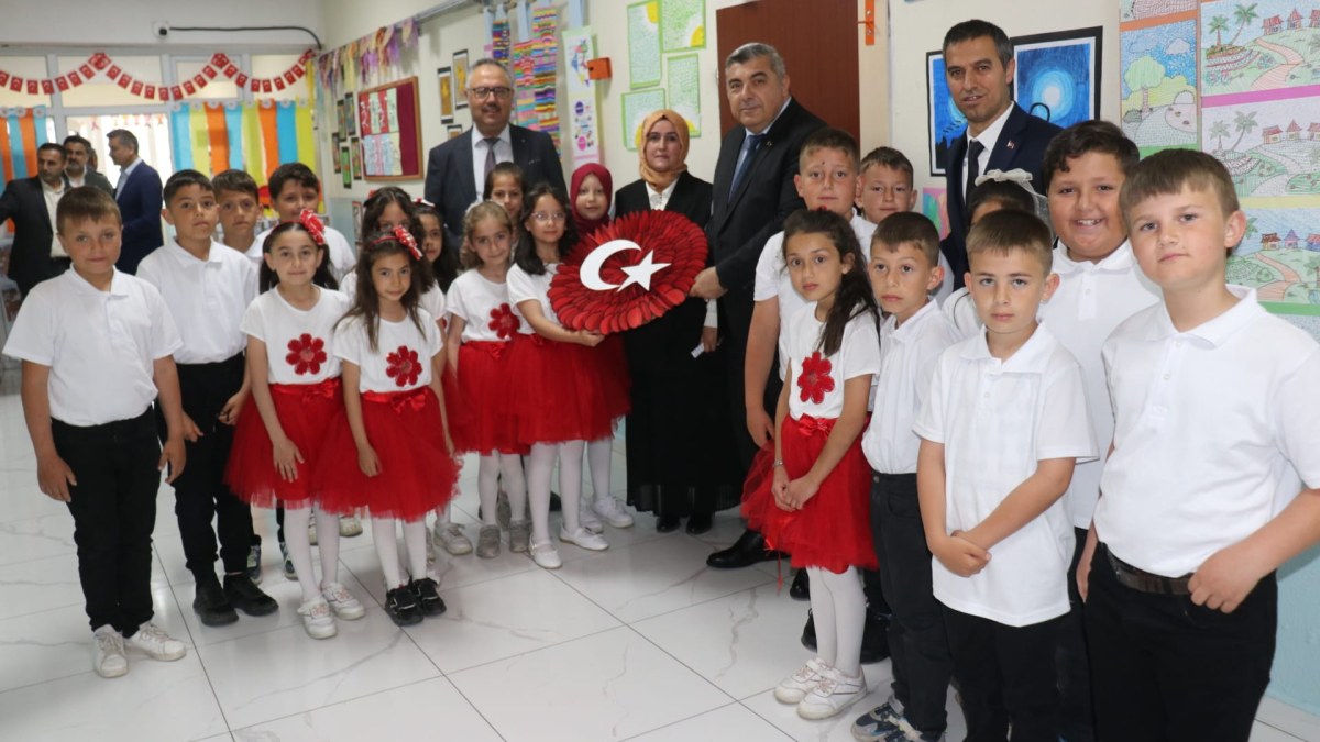 Müdür Sünnetçi’den Minik Ressamlara Tam Not: Yıl Sonu Sergisi Büyük Beğeni Topladı