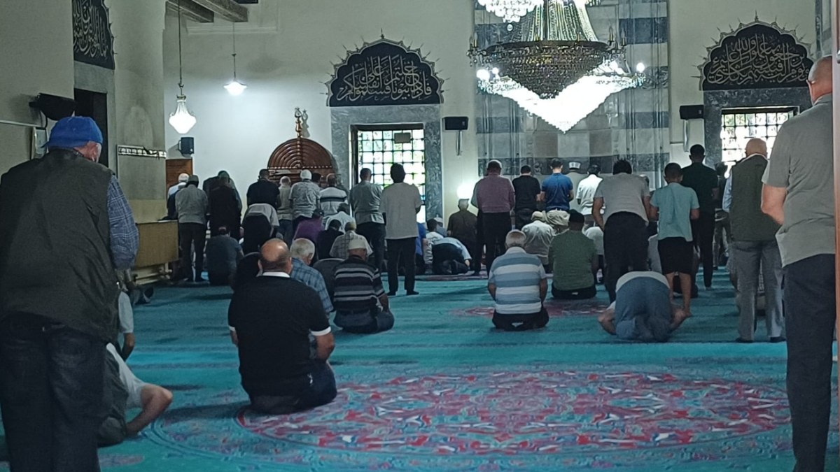 Gönül Dostları Derneği’nden Mevlid Kandili’nde Lokum İkramı