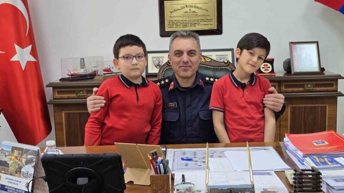 Minik Öğrenciler Bir Günlüğüne İl Jandarma Komutanı Oldular