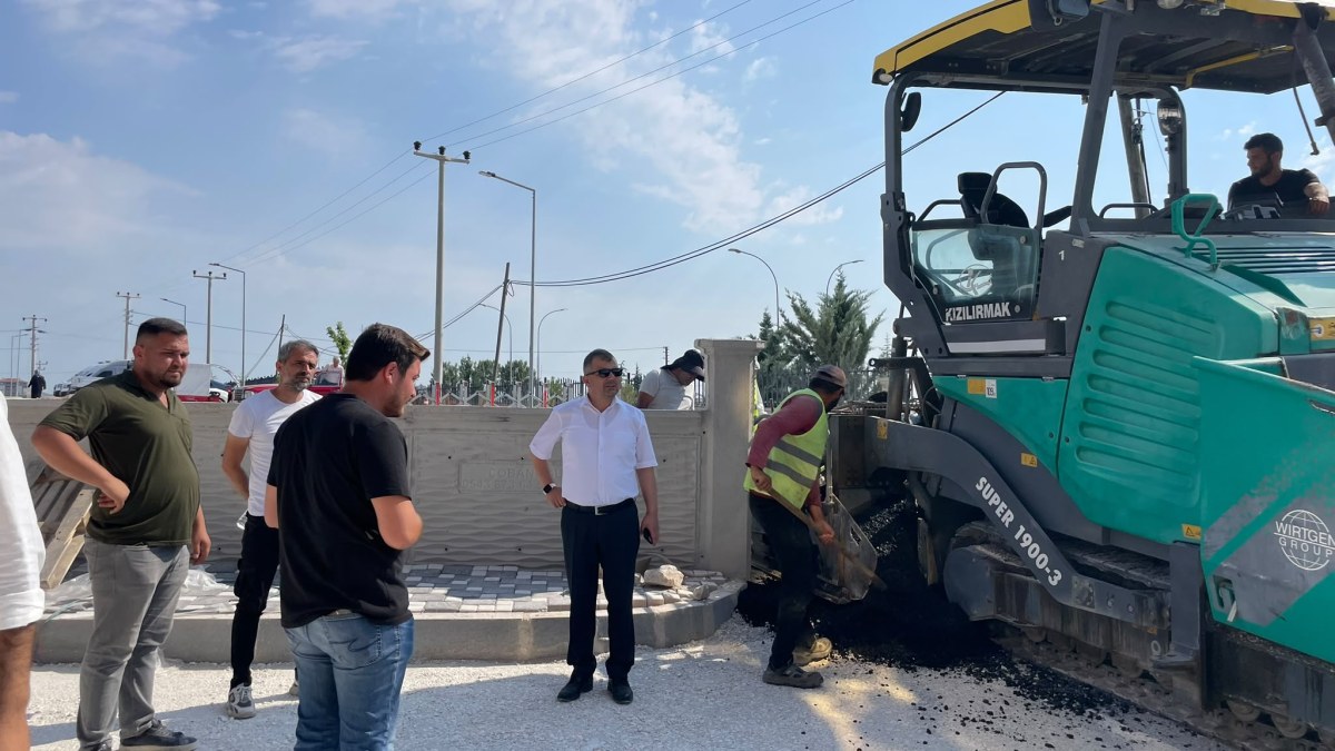 Emirdağ’da Sağlık Ulaşımına Büyük Yatırım: 1,5 Kilometrelik Hastane Yolunda Sıcak Asfalt Serimi Başladı