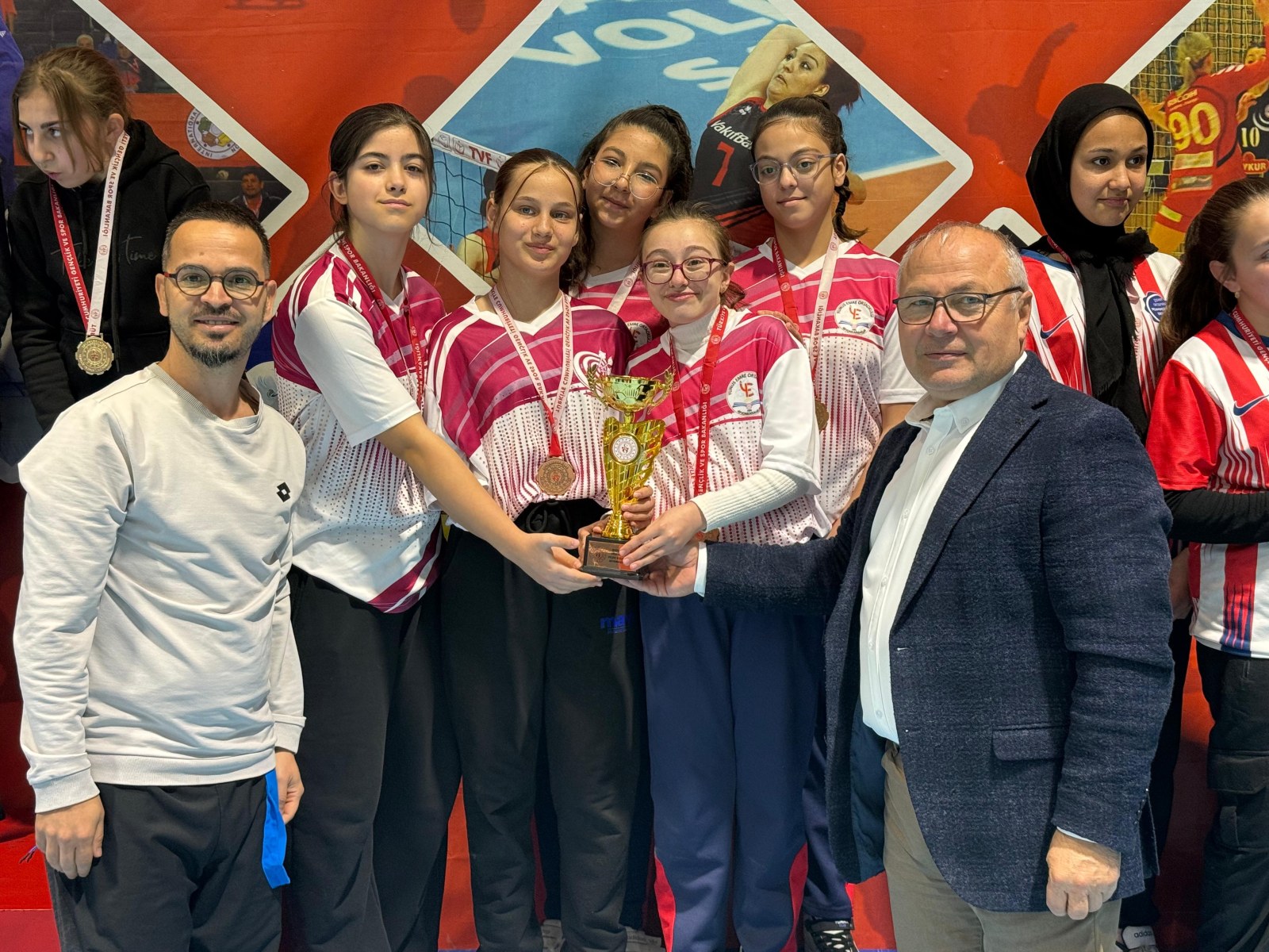 Yıldız Kızlar Dart’ta Şampiyon Ayazini Ortaokulu