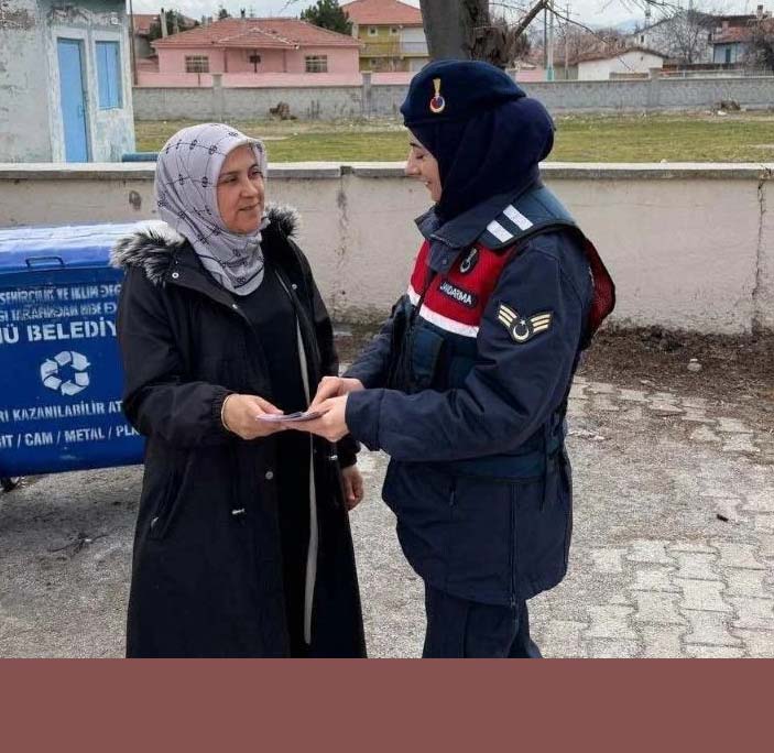 Afyon Jandarması her bölgede bilgilendiriyor