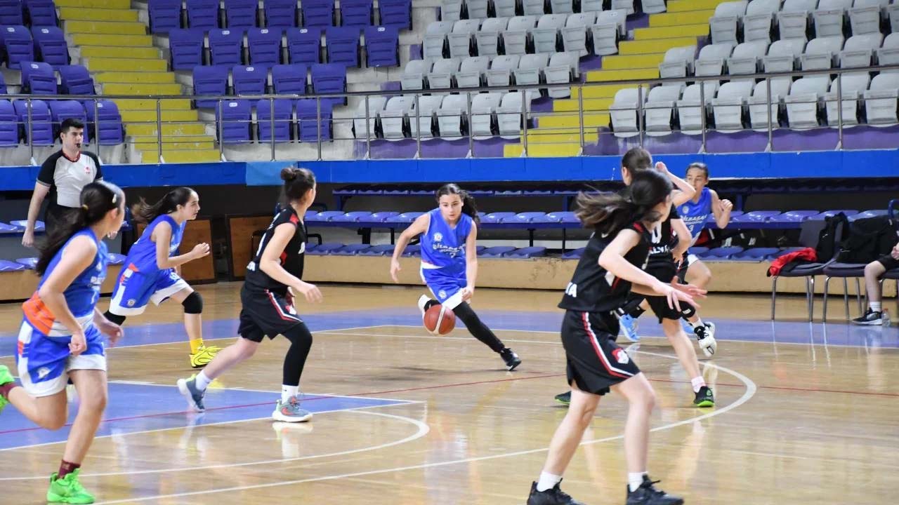 Afyon'da Okul Sporları Küçükler Basketbol Grup Müsabakaları Başladı